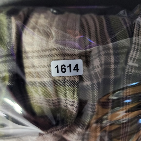 Carhartt Heavyweight Flannel Mens M Green Loose Fit Plaid Button Work 105947 GD3 - Picture 8 of 8